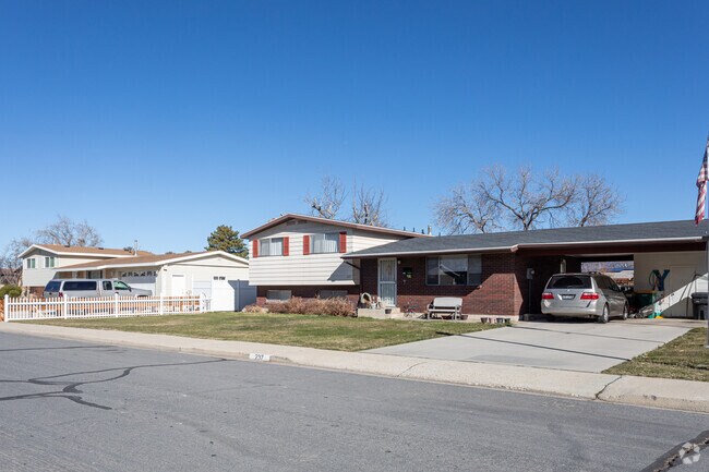 Row of homes in the SCERA neighborhood.
