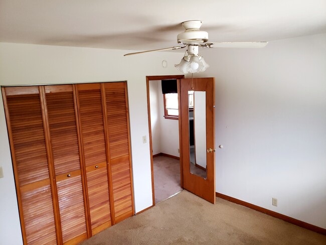 Spacious bedroom with good closet space for your clothing plus storage