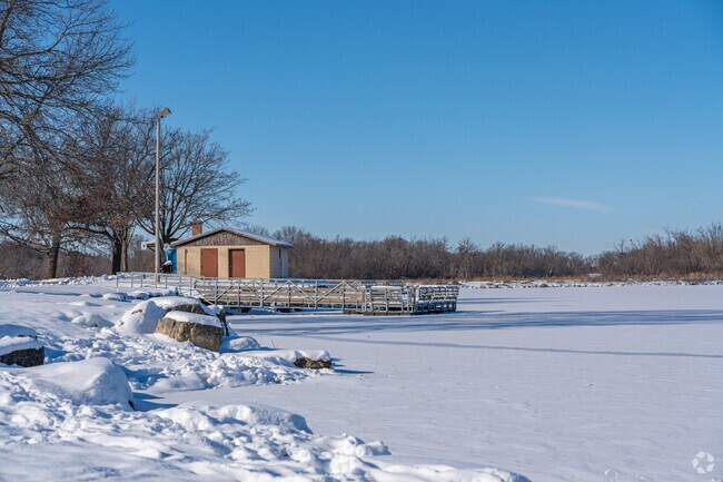 Families can utilize the fishing pier in the warmer months at Lake Belle View.