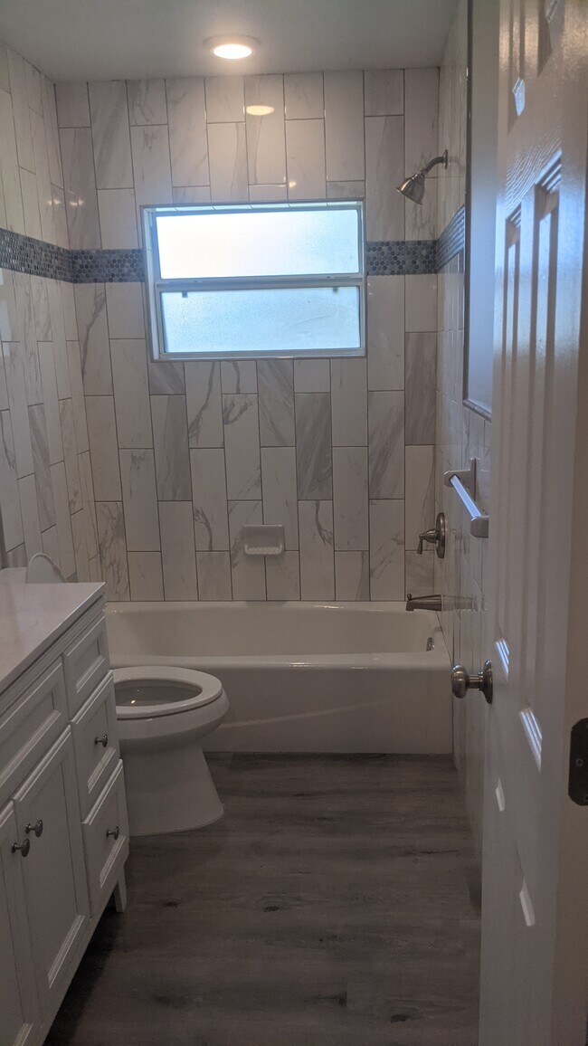 2042 Harley Ave, Sarasota, FL 34235 - photo 7