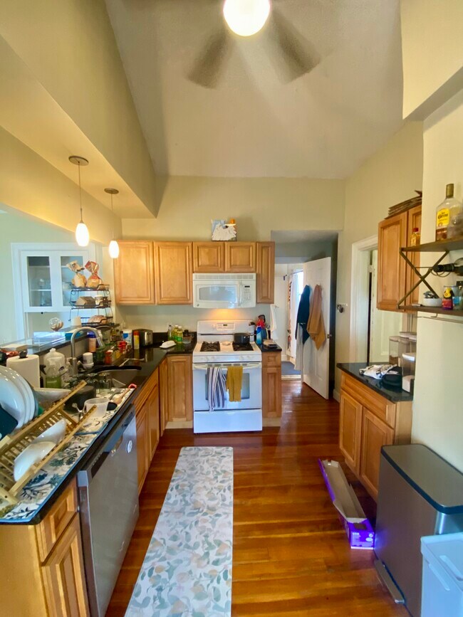 90 Fayette St, Watertown, MA 02472