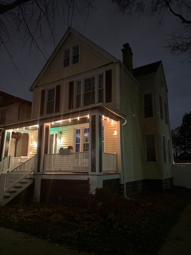 601 Highland Ave unit 601 Highland Apartme, Oak Park, IL 60304 - photo 2