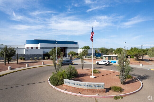 The El Pueblo Activity Centers offers multiple facilities for public use in Sunnyside.