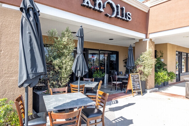 Knolls is a great American casual cuisine in the neighborhood of Crown Valley Highlands.