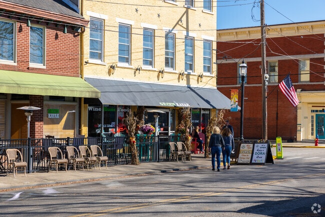 Locals in the New Richmond neighborhood go out for lunch to support the community.