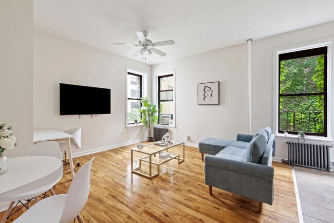 300 E 69th St unit ID1294661P, New York, NY 10065 - photo 2