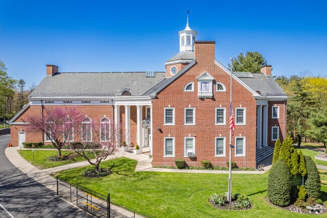 Locust Valley Intermediate School serves students grades 3 through 5.