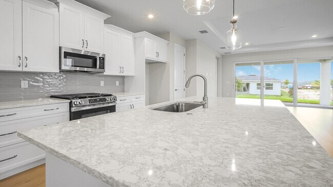 570 Hammock Oaks Blvd, Lady Lake, FL 32159 - photo 3