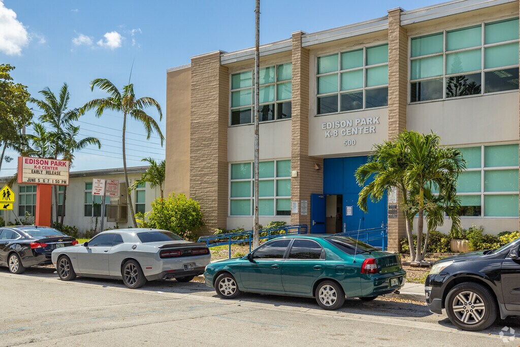 Edison Park K-8 Center is a great school to enroll your child.