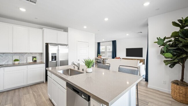 557 Preston Crest St, Henderson, NV 89011 - photo 3