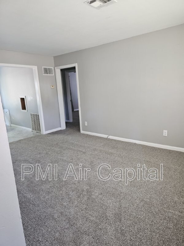 812 N Estelle St, Wichita, KS 67214 - photo 7