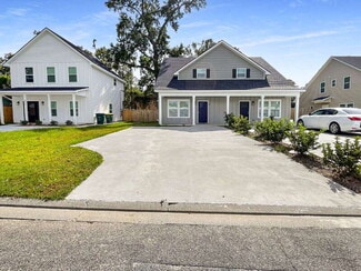 39 Travis St, Savannah, GA 31406