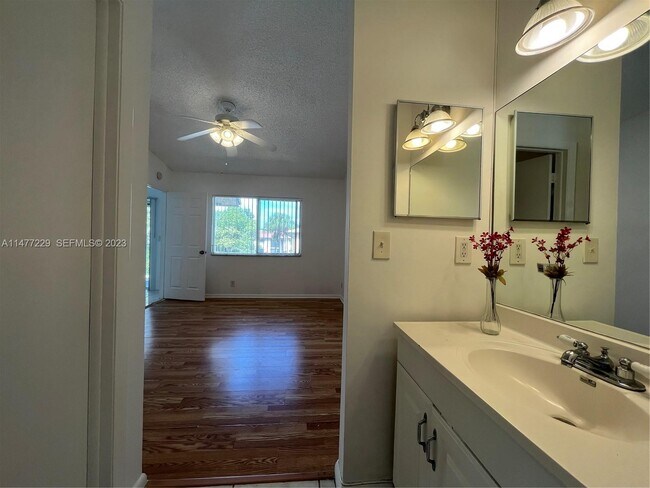 11584 NW 44th St, Coral Springs, FL 33065 - photo 5