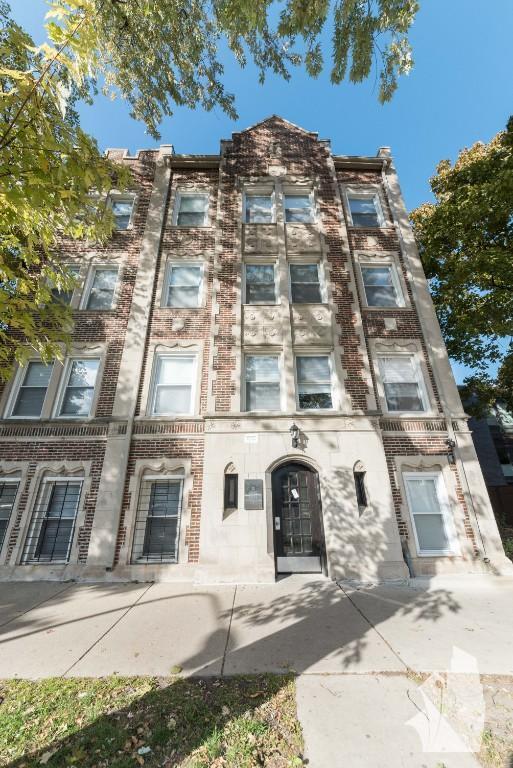 2936 W Palmer St Unit 305, Chicago, IL 60647
