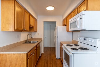 11284 Grand Oak Dr, Grand Blanc, MI 48439