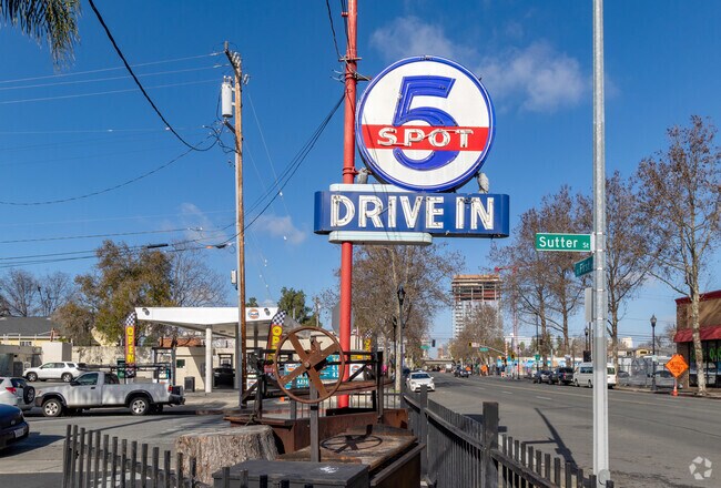 5 Spot Chivas Grill is a local favorite for tacos and micheladas in Washington-Guadalupe.
