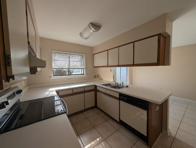 1736 Augustine Place, Tallahassee, FL 32301 - photo 5