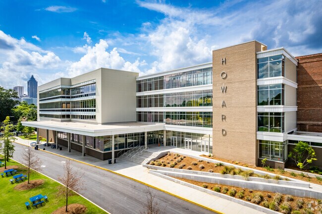 David T. Howard Middle School in Atlanta receives an A- on Niche.