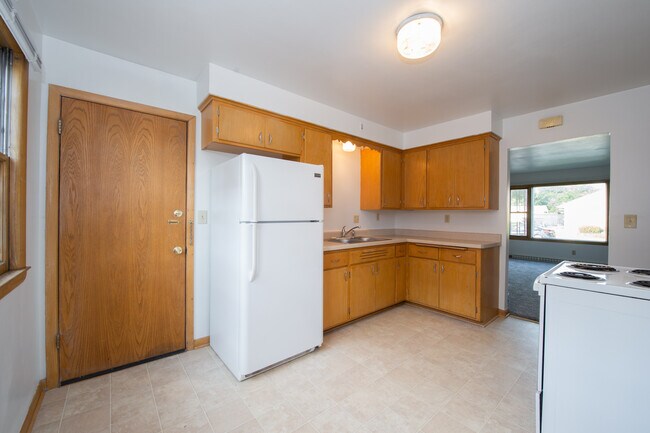 3061 S 72nd St unit 3, West Allis, WI 53219 - photo 7