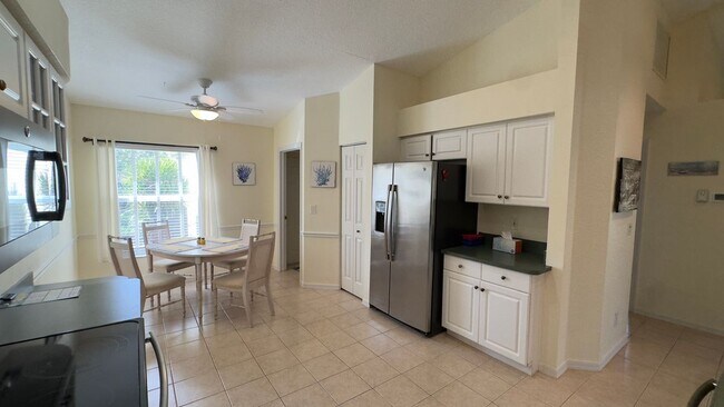 5653 Greenwood Cir, Naples, FL 34112 - photo 5