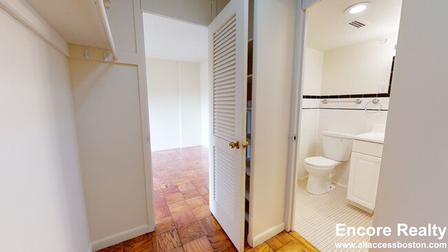 17 Monmouth Ct unit B, Brookline, MA 02446 - photo 3