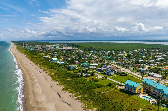 With multiple beach access points, South Beach residents can enjoy a day out on the beach.