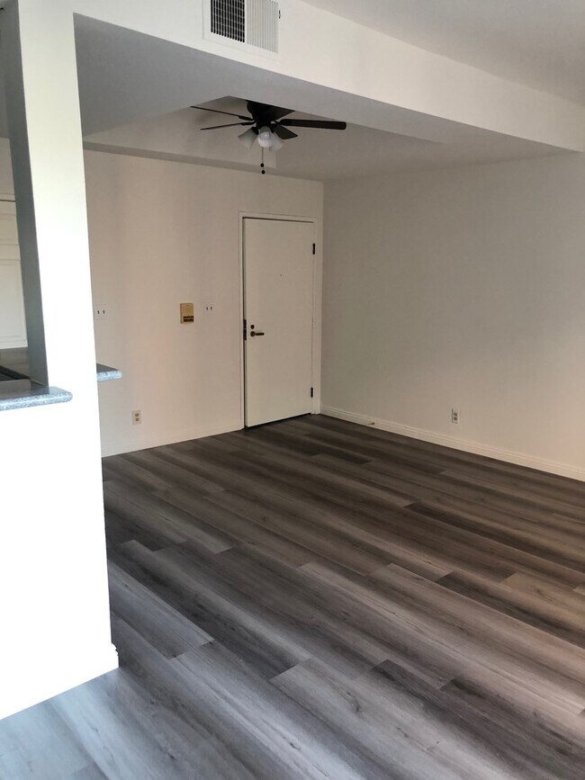 825 Harvard Blvd S unit 302, Los Angeles, CA 90005 - photo 3