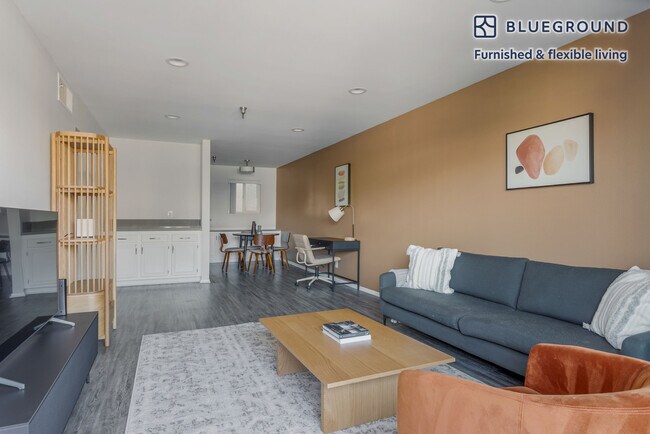 110 S Sweetzer Ave unit FL2-ID1107, Los Angeles, CA 90048 - photo 3