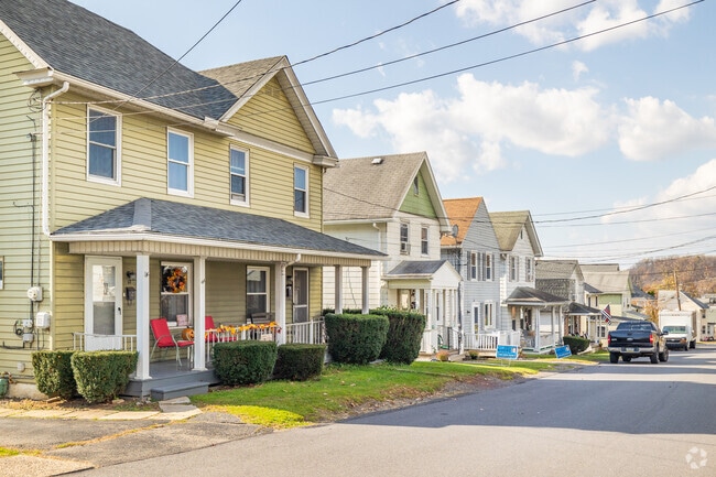 Traditional homes makes up for most of Hudson, PA community.