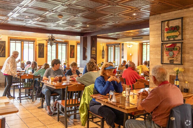 Sunshine Grille is neighborhood favorite in Kingsville.