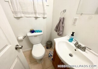 93A Hillside St Unit 1, Boston, MA 02120