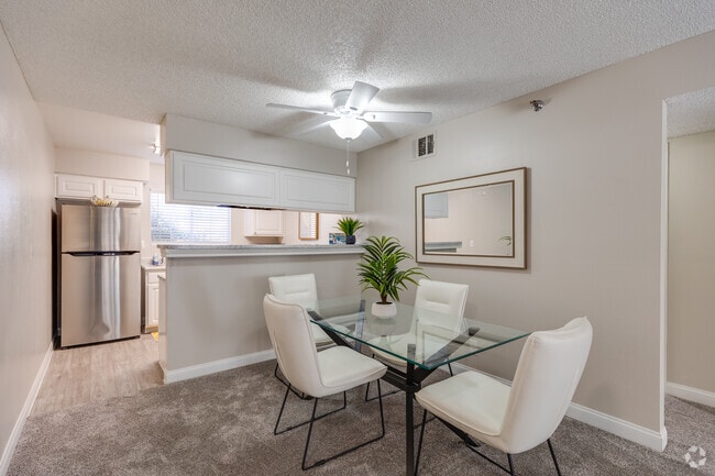 2 BR, 2 BA - 1,040 SF