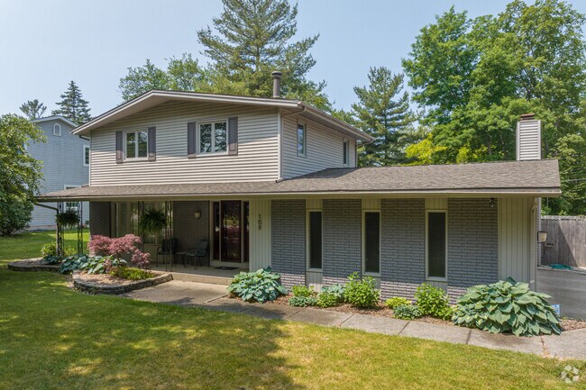 Split-level homes, often with midcentury modern features, can be found in Holland Heights.