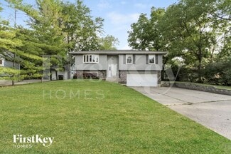 325 Ramble Rd, Lake in the Hills, IL 60156