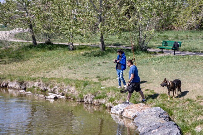 Grandview Ponds is home to various wildlife and its paths lead to some fishing spots to the south.