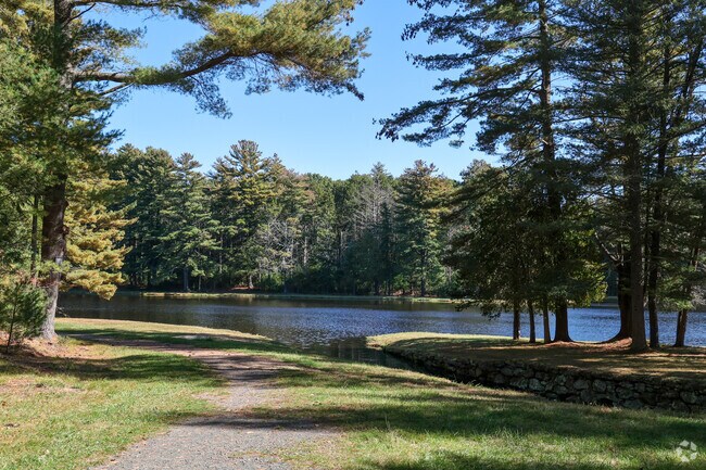 Porter Reservoir is a gorgeous spot to take a walk and get fresh air in Manchester.