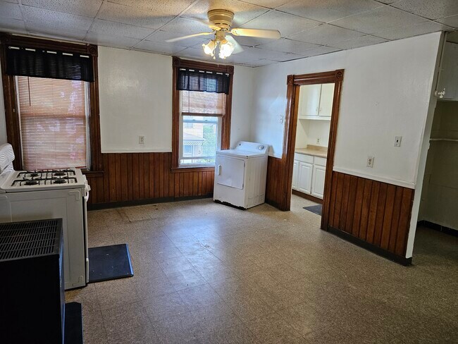 37 Vernon St unit 2, Worcester, MA 01610 - photo 6