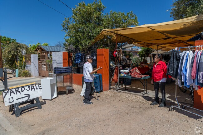 Neighbors in Amphi can rely on each other, and get to know one another through community events.