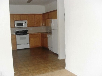 2702 Ashley Dr unit 27, Copperas Cove, TX 76522 - photo 4