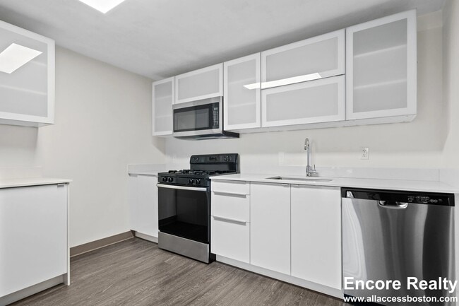 10 Darling St unit 3, Roxbury Crossing, MA 02120 - photo 2