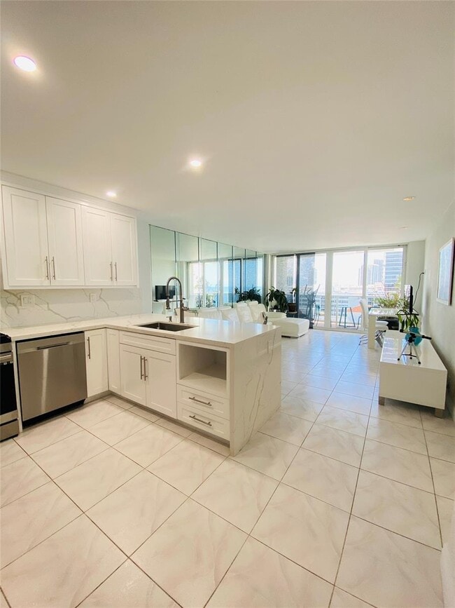 3140 S Ocean Dr Unit PENTHOUSE, Hallandale Beach, FL 33009
