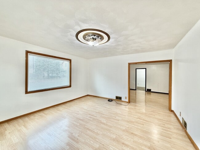 809 Rockport Rd, Janesville, WI 53548 - photo 2