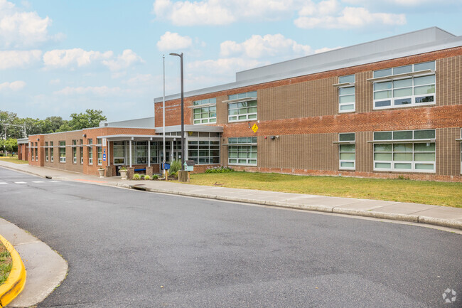 Springfield Estates Elementary offers many special clubs and extracurriculars for its students.