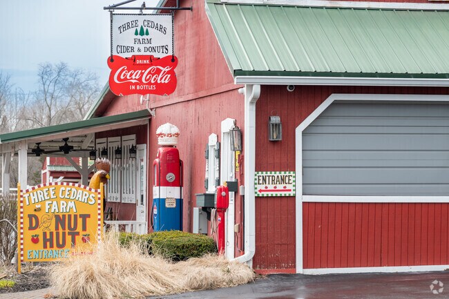 Three Cedars Farm Donut Hut is a great place to eat in the fall in Salem.