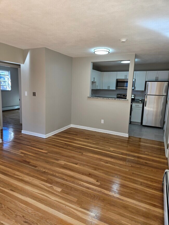 268 Grove St unit 6, Auburndale, MA 02466 - photo 2