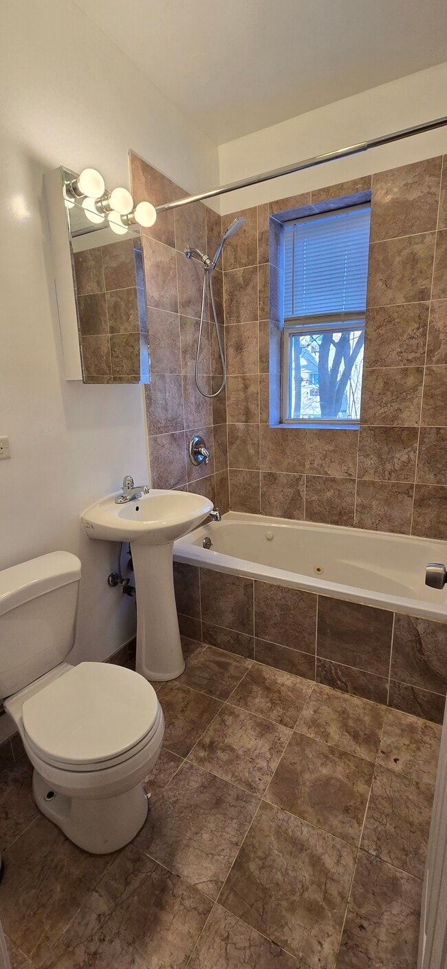 6812 N Wayne Ave unit 2B, Chicago, IL 60626 - photo 6