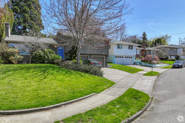 Split-level Rancher style homes in Hillsdale.