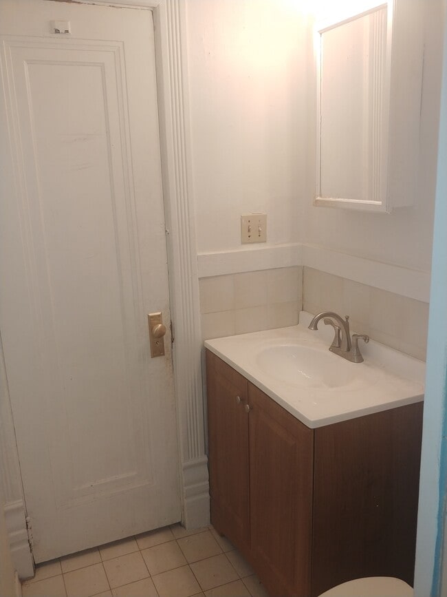 1618 Thomas Place N unit 2, Minneapolis, MN 55411 - photo 4