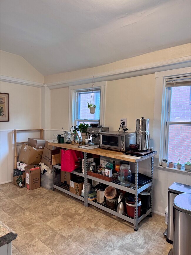 122 Gore St Unit 2, Cambridge, MA 02141