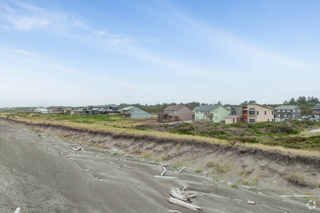 Experience waking up to the ocean every morning in Cohassett beach.